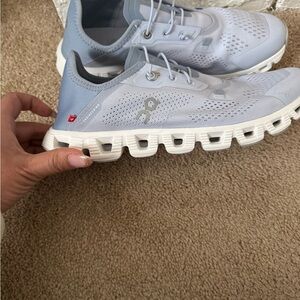 On cloud sneakers size 9 woman